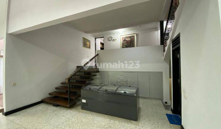 Tempat Usaha Strategis, Bagus, Terawat, Furnished  2