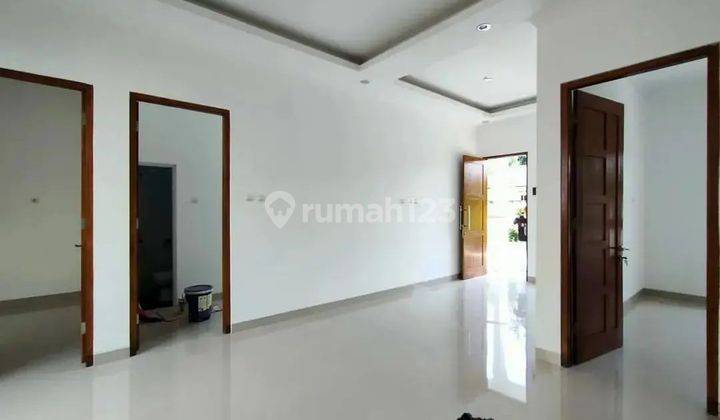 Rumah Baru Semi Furnished SHM di Dekat Lamongan Kota, Lamongan 5