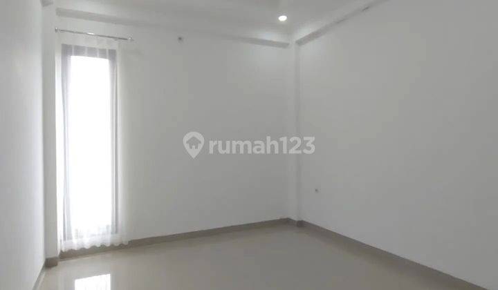 Rumah Baru Semi Furnished SHM di Dekat Lamongan Kota, Lamongan 10