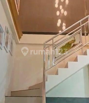 Dijual Cepat Rumah Mewah di Kawasan Eksklusif Made, Lamongan. Rumah 2 Lantai 9