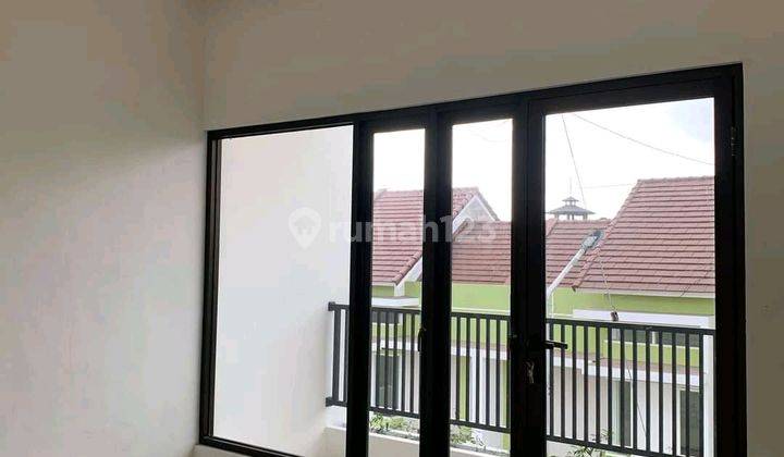 Rumah besar beserta kos-kosan dekat katedral Ijen. 6