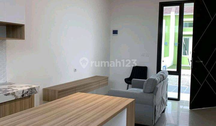 Rumah besar beserta kos-kosan dekat katedral Ijen. 8