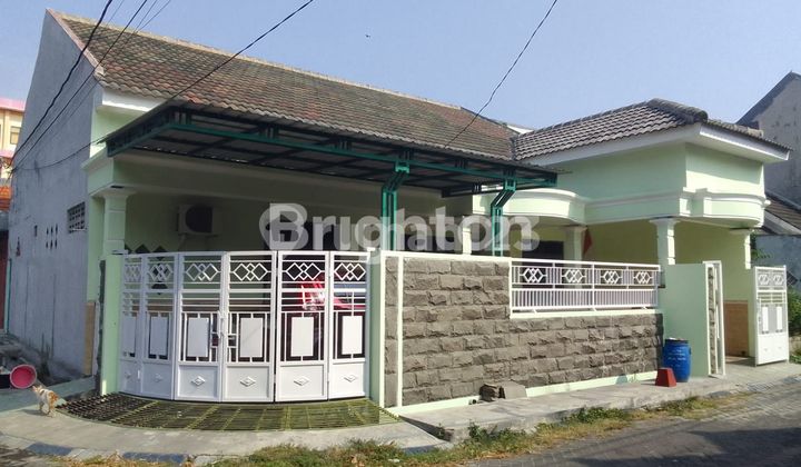 Rumah hook Puri Indah siap huni di pusat kota Sidoarjo dekat dengan mall , tol dan sekolah dengan fasilitas perumahan lengkap