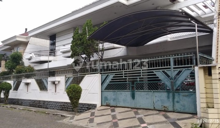 Ready-to-live house in the center of Sidoarjo city, close to toll road, mall, and in a commercial area. 1