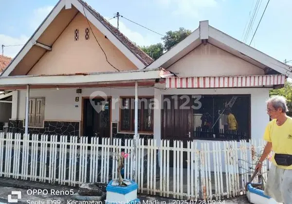 Rtzx Dijual Rumah Kos di Jalan Gringsing Kelurahan Kejuron, Kecamatan Taman, Kota Madiun , Taman , Madiun , Jawa Timur Rtzx Dijual Rumah Kos di Jalan Gringsing Kelurahan Kejuron, Kecamatan Taman, Kota Madiun , Taman , Madiun , Jawa Timur