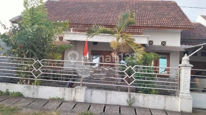 Tyas- DiJual Rumah di JALAN PAGU , Taman , Madiun 1
