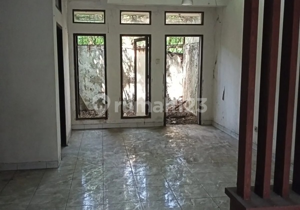 Frida- For Sale House in LIPPO CIKARANG, Lippo Cikarang, Cikarang, West Java

Property Description, 
Transaction: Sale
Type: House
Address: LIPPO CIKARANG
Location: Lippo Cikarang, Cikarang, West Java
Certificate: SHM
Land Area: 126 m2
Building Area: 2
