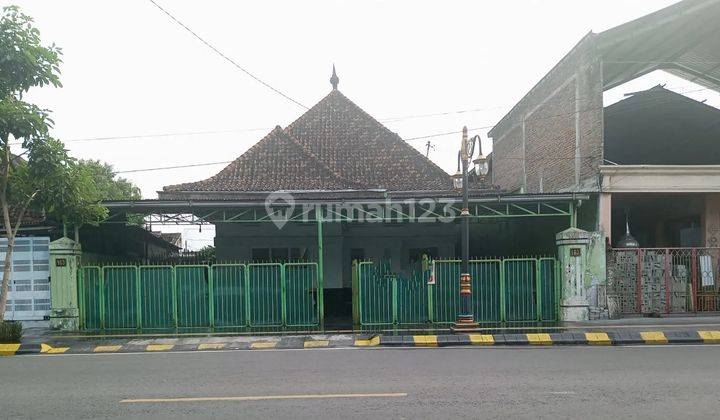 DEWI- Disewakan Rumah di JALAN MAYJEN , Manguharjo , Madiun 1
