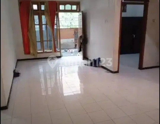 Frida- Disewakan Rumah di MAGERSARI , Sidoarjo ,  , Jawa Timur

Deskripsi Properti, 
Transaksi : Sewa
Tipe : Rumah
Alamat : MAGERSARI
Lokasi : Sidoarjo ,  , Jawa Timur
Sertifikat : SHM
Luas Tanah : 200 m2
Luas Bangunan : 400 m2
Kamar Tidur : 4
Kamar Mandi