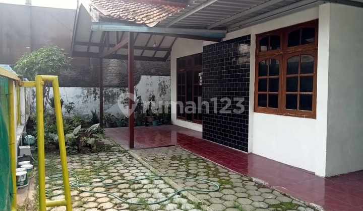 Tyas- DiJual Rumah di JALAN KELAPA MANIS , Taman , Madiun 2