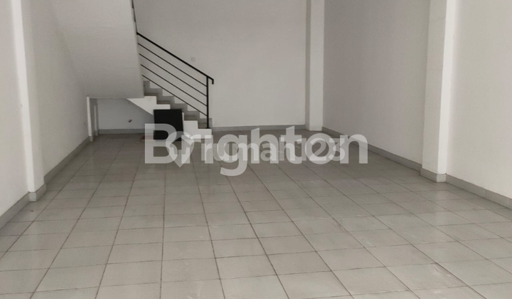 Three-story shophouse ready to occupy, located at 0 Arteri Tol Porong Road, spacious parking suitable for any business. Behind the shophouse is a warehouse complex. 2