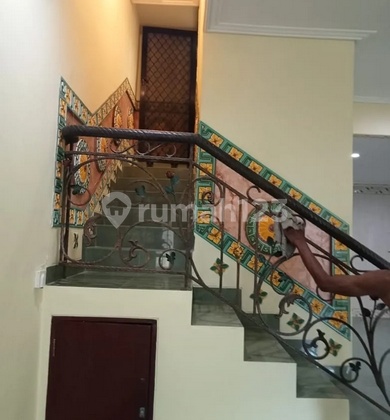 Frida- DiJual Rumah di PONDOK NIRWANA , Kedung Baruk ,  , Jawa Timur

Deskripsi Properti, 
Transaksi : Jual
Tipe : Rumah
Alamat : PONDOK NIRWANA
Lokasi : Kedung Baruk ,  , Jawa Timur
Sertifikat : SHM
Luas Tanah : 150 m2
Luas Bangunan : 300 m2
Kamar Tidur  2