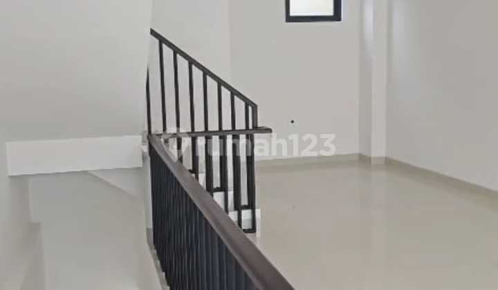 Enchante 3-Story Shop House, BSD, Tangerang, Banten.