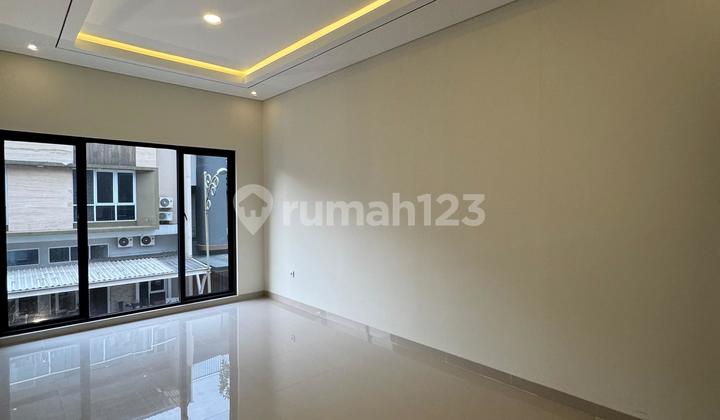 8x10m 3-story house, In Atlanta, Gading Serpong, Tangerang, Banten.