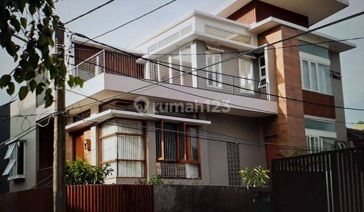 Rumah 3 Lantai Bagus Taman Ratu Kebon Jeruk Jakarta Barat 1