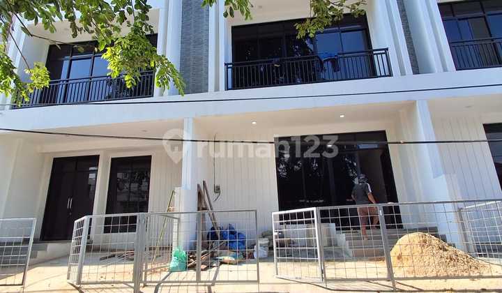 Ruko Hoek Strategis Jl Ratu Mawar Taman Ratu Jakarta Barat