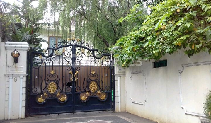 Rumah Mewah & Luas Di Jual Area Strategis Pancoran .