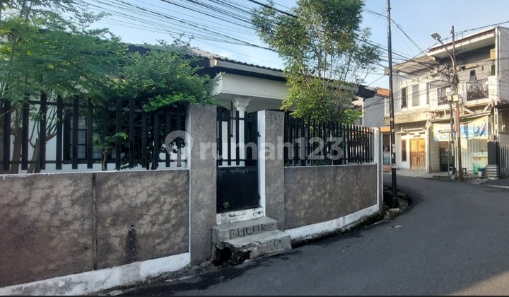 Rumah di Jual Hook Satu Lantai Akses Jalan Utama 2