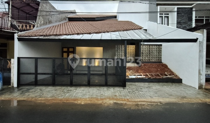 Rumah Strategis Di Jual Full Renovasi Siap Huni 