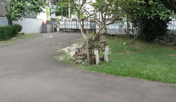 Di Jual Rumah Tua Butuh Renovasi Tanah Persegi Luas 1.600 2