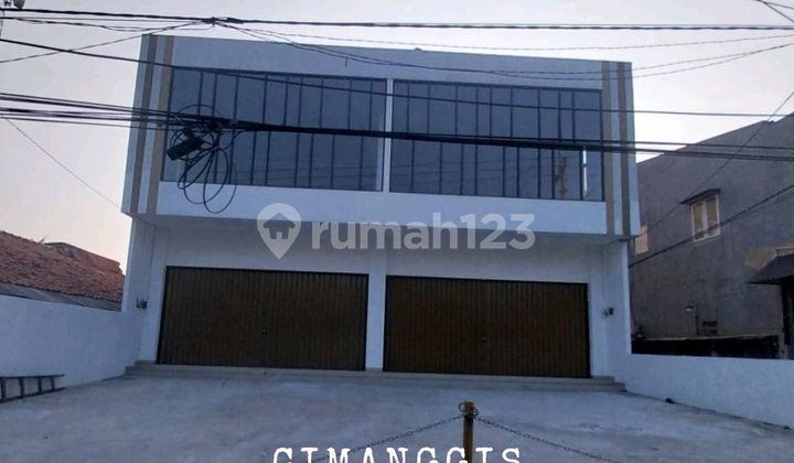 Ruko Baru Tiga Lantai Siap Huni Hadap Jalan Raya .