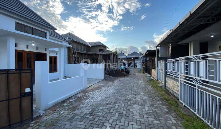 Rumah Baru Putih Limasan Modern Dalam Perumahan 2