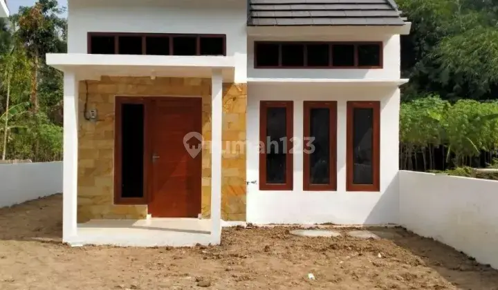Rumah Baru Unfurnished SHM di Sendangarum , Sleman 1