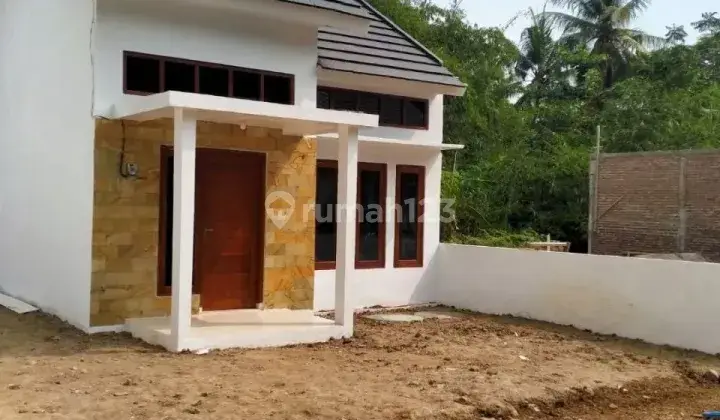 Rumah Baru Unfurnished SHM di Sendangarum , Sleman 2