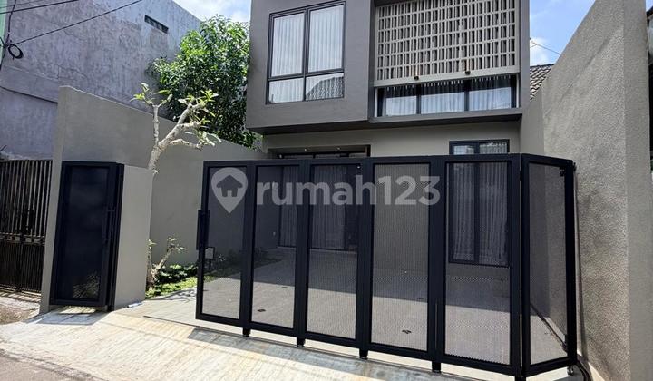 Rumah Mewah Dua Lantai Full Furnished di Jl Kaliuranh