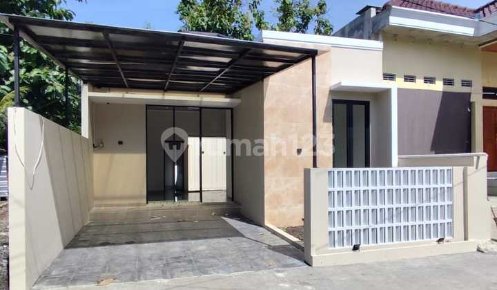 Rumah Baru Cantik - Harga Murah Desain Limasan Modern Dekat Rs. Athurot dan Pasar Godean 2