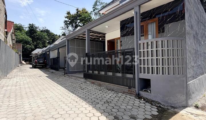 Rumah Mewah Limasan Modern Furnished Harga Murah Dalam Cluster di Pucangan Jalan Kaliurang KM 13 Ngemplak Sleman Rumah Mewah Limasan Modern Furnished Harga Murah Dalam Cluster di Pucangan Jalan Kaliurang KM 13 Ngemplak Sleman