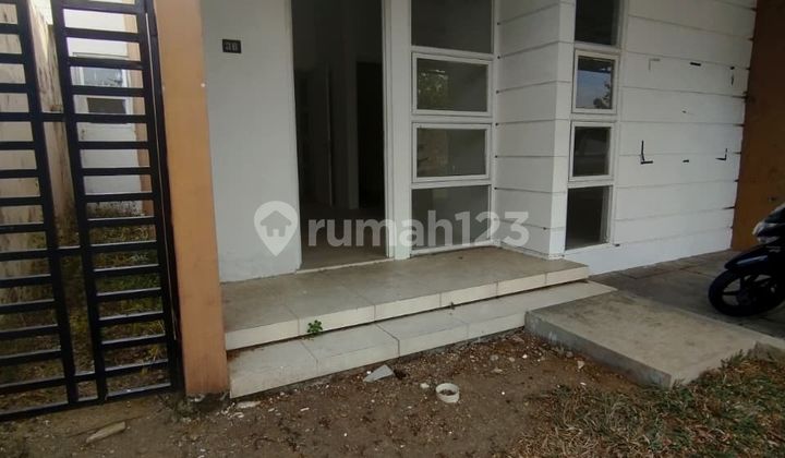Minimalist House in the Guwosasi Pajangan Bantul Area within the Housing Complex