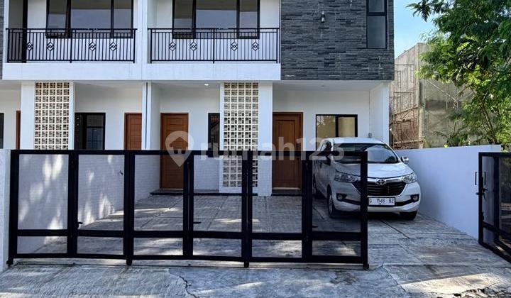 Rumah Mewah2 Lantai di Ngemplak Sleman