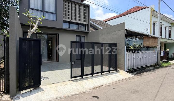 Rumah Mewah Dua Lantai Full Furnished di Jl Kaliuranh 2