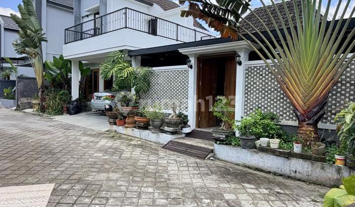 Rumah 2 Lantai dengan Privat Pool dan Joglo