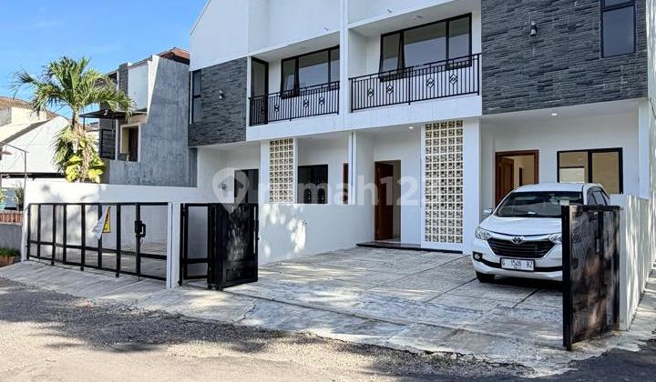 Rumah Mewah 2 Lantai di Wedomartani