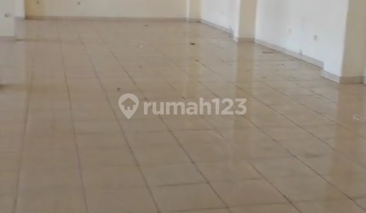 Warehouse Rental with AC and Goods Lift in Cakung