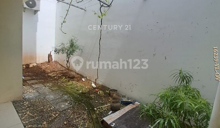 For Sale Comfortable 2-Story House in Jagakarsa, South Jakarta 2
