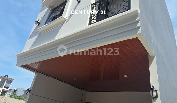 For Sale 3-Story House on Jalan Haji Nawi Close to PIM
