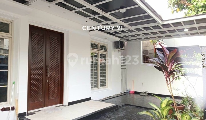Dijual Rumah Dengan Akses Jalan Lebar Di Pondok Indah