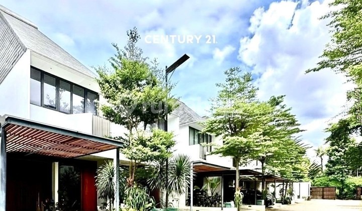 Dijual Rumah Hommy Dengan Kolam Renang Pribadi Dalam Town House