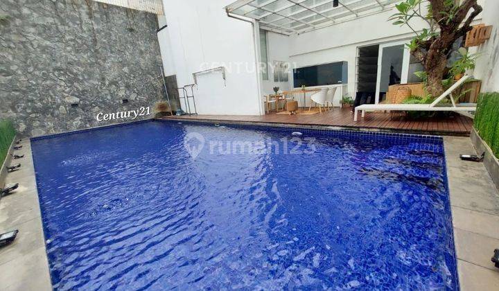 Rumah Cantik Dengan Private Pool Di Kebayoran Residence  2