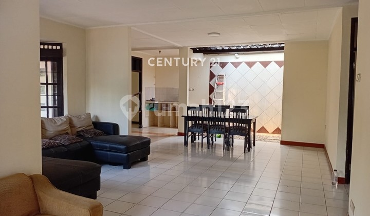 A Spacious Semi-Furnished House for Rent in a Strategic Location in Sector 5 2