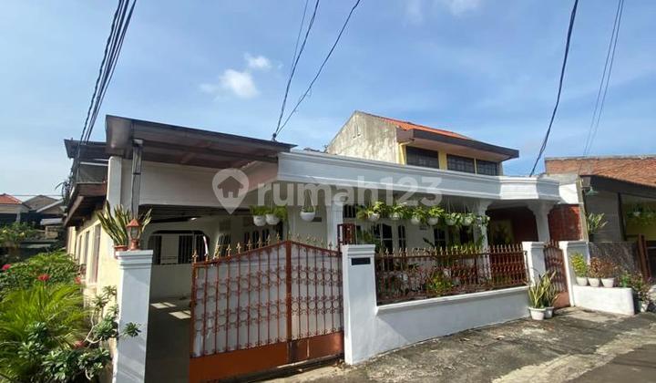 rumah 1,5 lantai siap huni posisi hook didalam komplek dekat stasiun pondok ranji bintaro.    ( DL/SH )