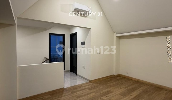 Disewakan Rumah Brand New Dalam Cluster di Summarecon Serpong 2