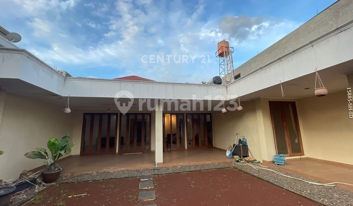 For Rent Spacious House with Swimming Pool Strategically Located in Cipete, South Jakarta 2