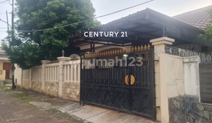 Luxury House for Sale in a Complex in Jagakarsa