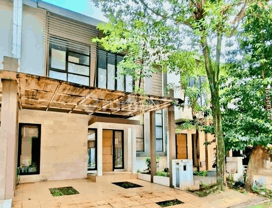 Rumah Modern dengan Masih Ada Halaman Belakang di Discovery
