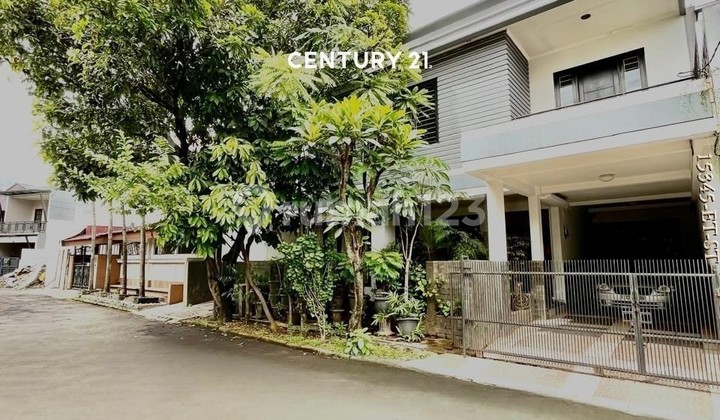 For Sale Comfortable Ready-to-Occupy House in Sector 9 Bintaro