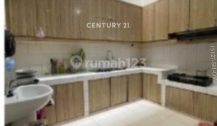 For Sale 3-Story Ready-to-Live-In House in Kebon Jeruk 2